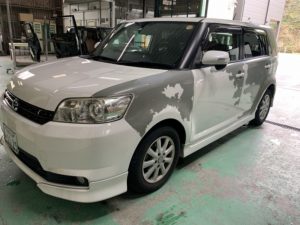 姫路市の自動車修理 鈑金 塗装 コーティング 車検ならボデーショップミハタ トヨタ カラー番号070 ホワイトパール 塗装不良 メーカー保証 全塗装 ルミオン アルファード ヴェルファイア ウィッシュ オーリス